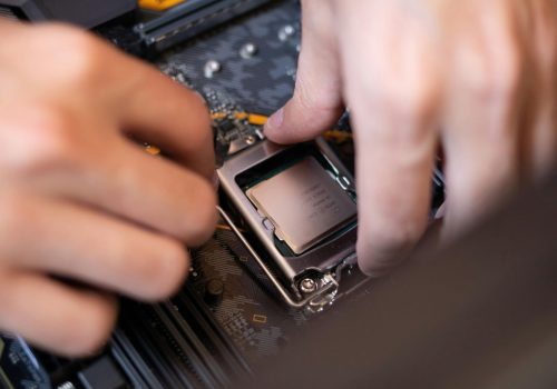 Manutenção preventiva reduz falhas e evita paradas inesperadas.